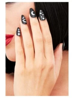 Bewitching Fingernails
